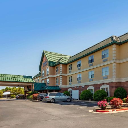 Comfort Inn & Suites Fayetteville-University Area Экстерьер фото