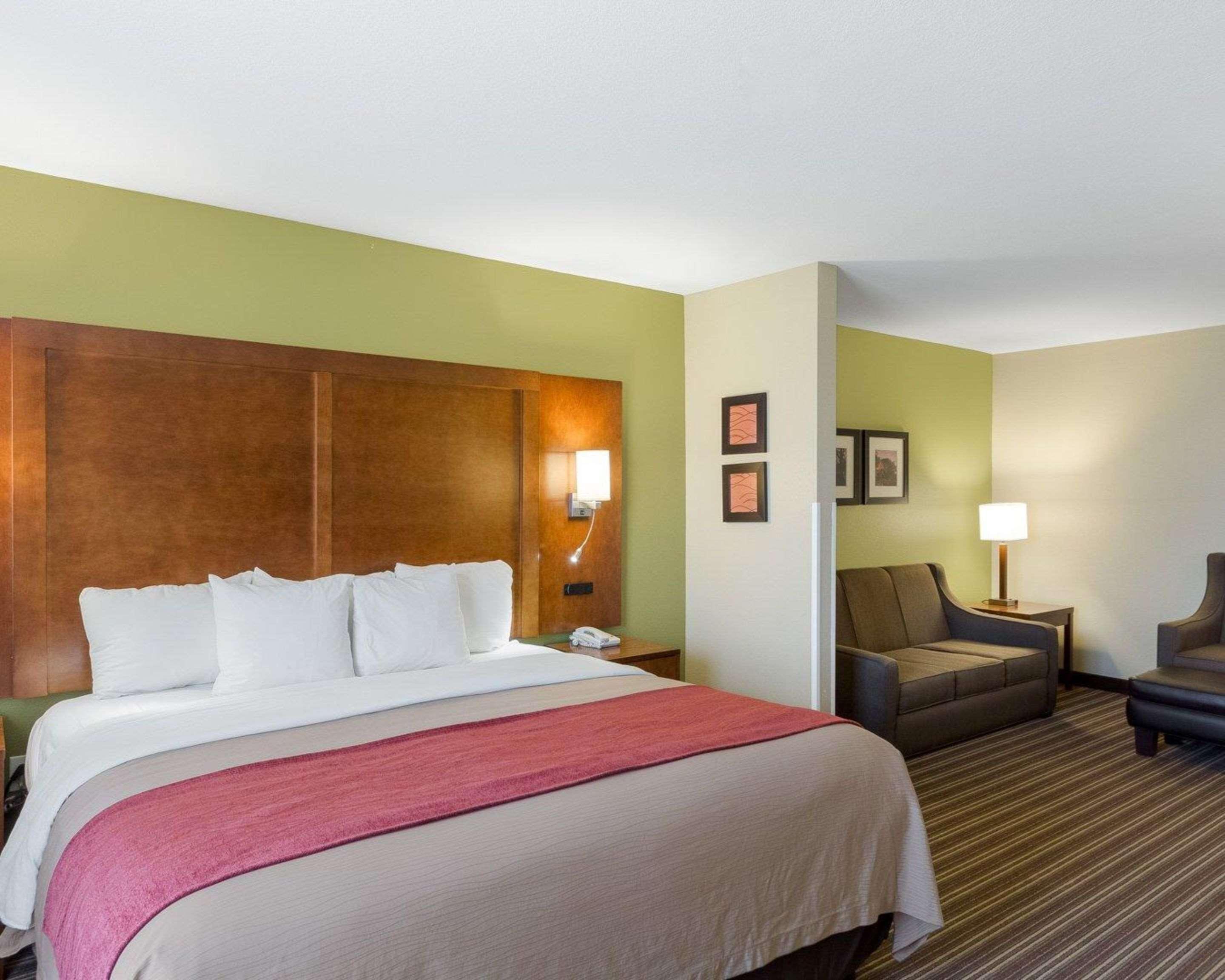 Comfort Inn & Suites Fayetteville-University Area Экстерьер фото