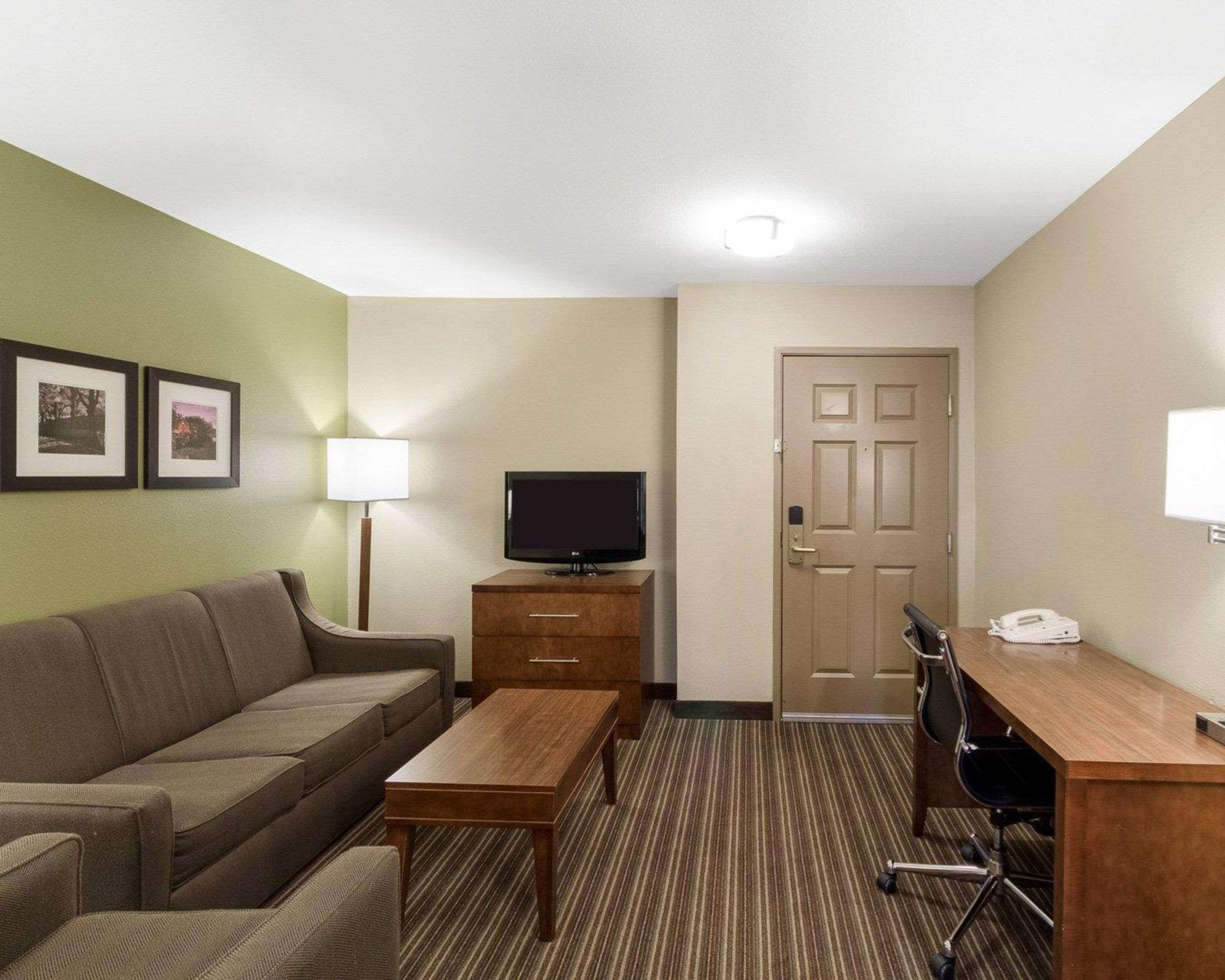 Comfort Inn & Suites Fayetteville-University Area Экстерьер фото