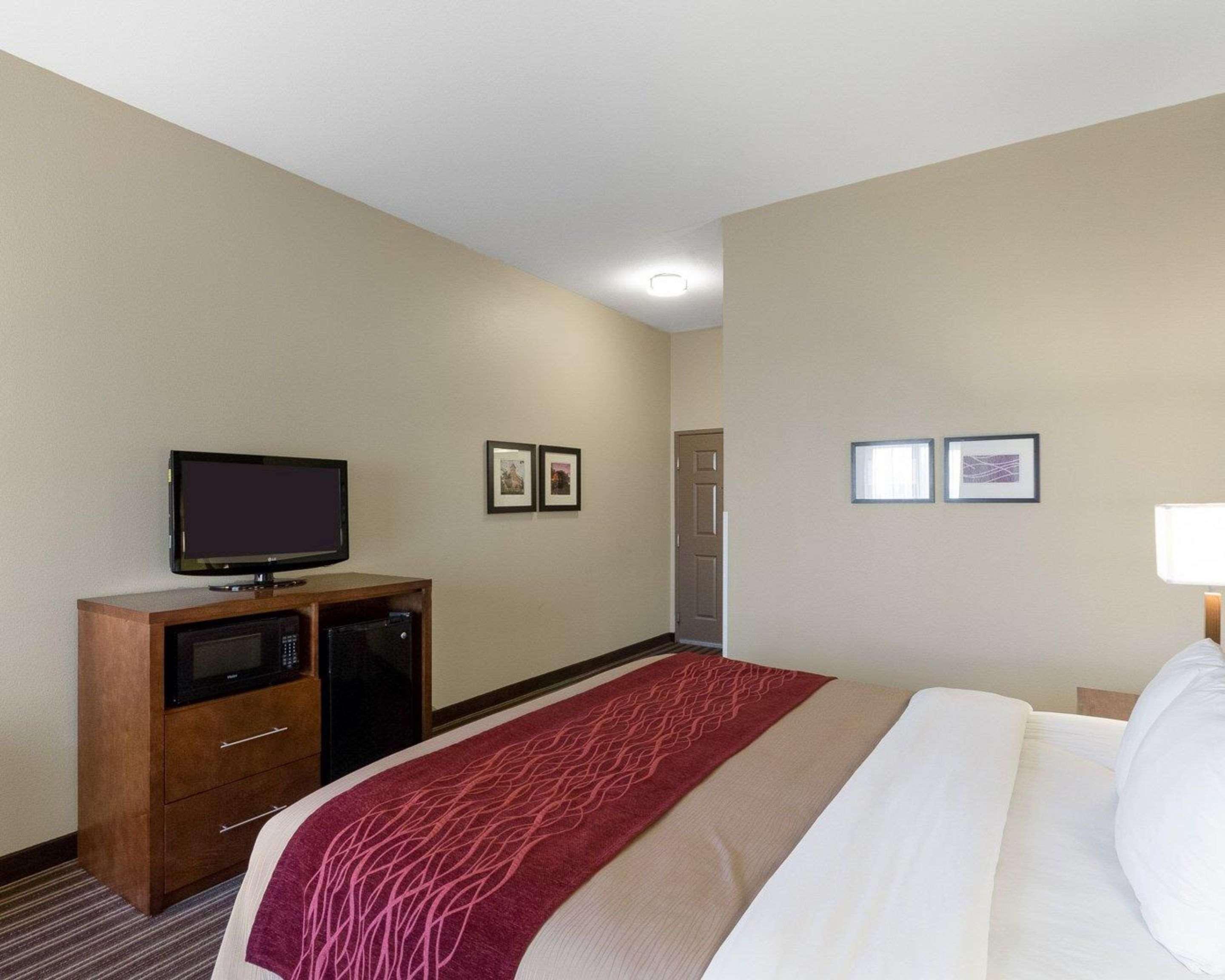 Comfort Inn & Suites Fayetteville-University Area Экстерьер фото