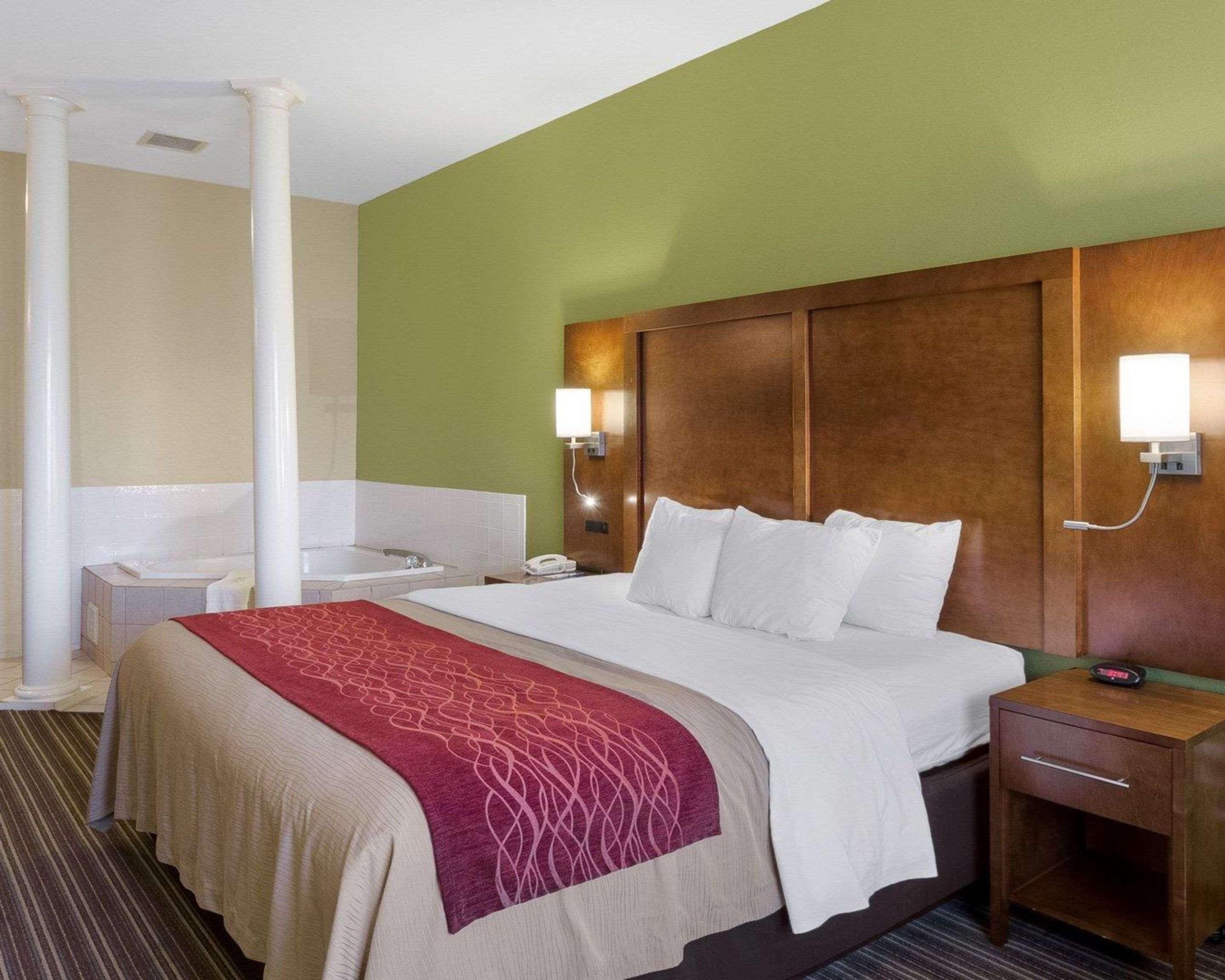Comfort Inn & Suites Fayetteville-University Area Экстерьер фото