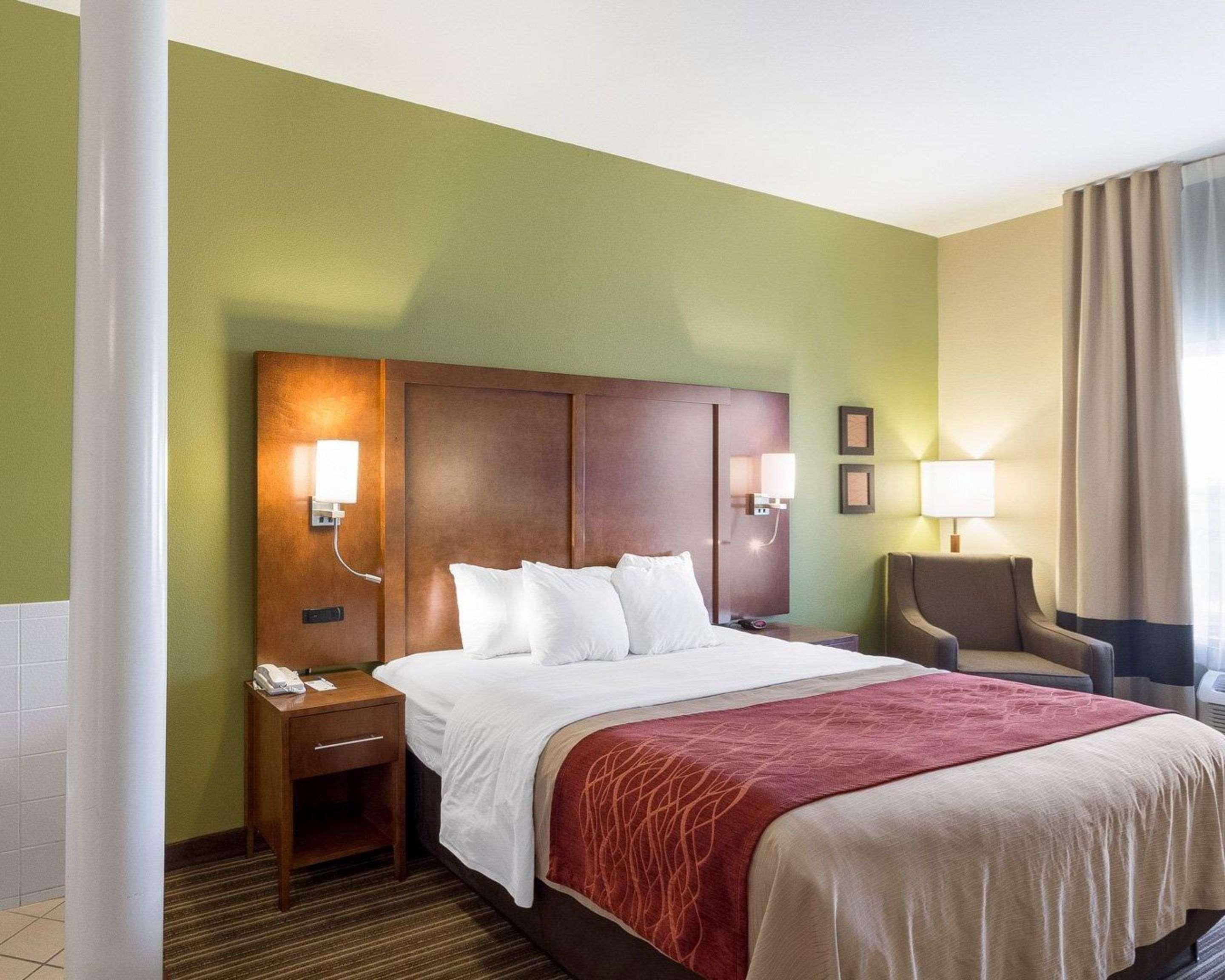 Comfort Inn & Suites Fayetteville-University Area Экстерьер фото