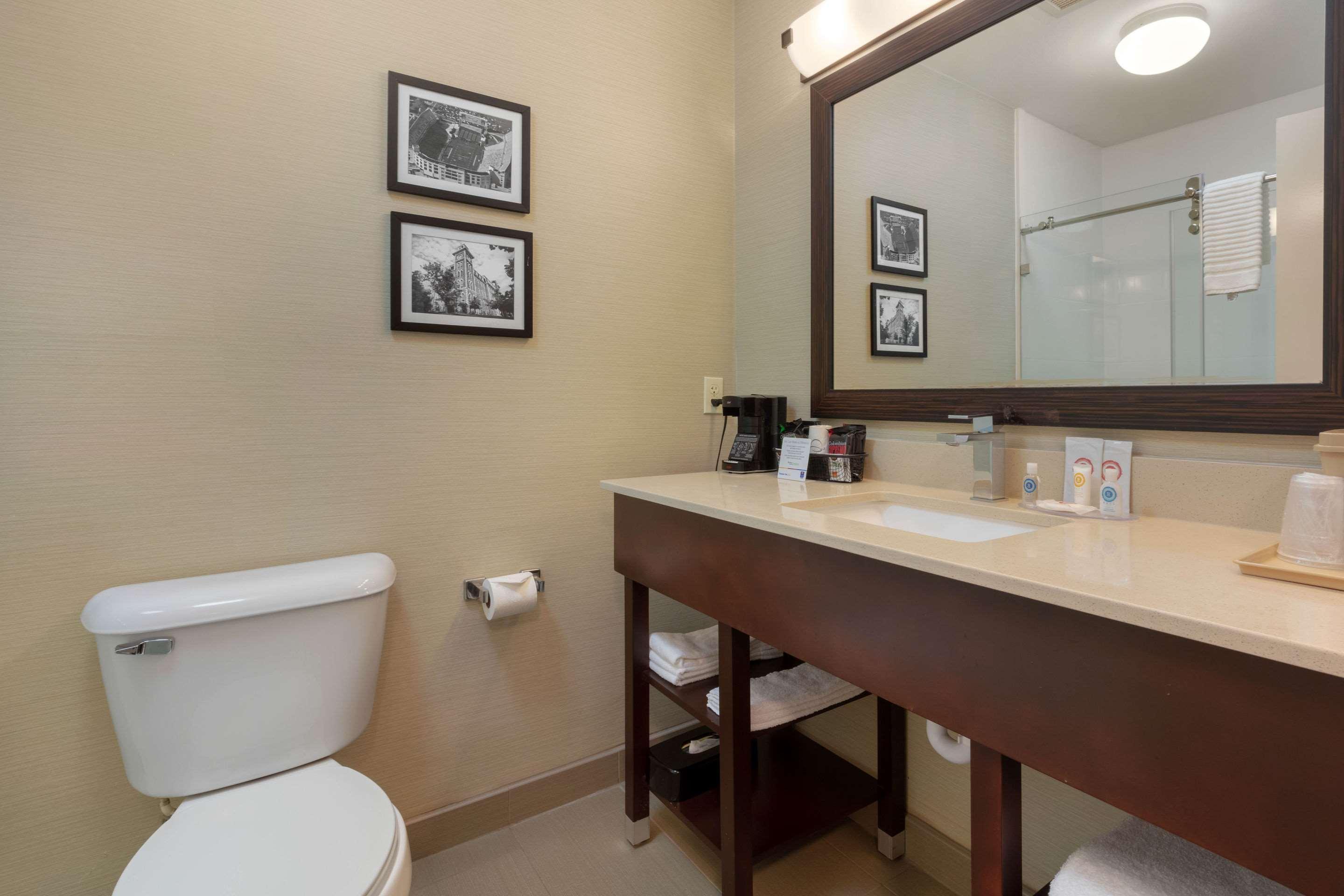 Comfort Inn & Suites Fayetteville-University Area Экстерьер фото