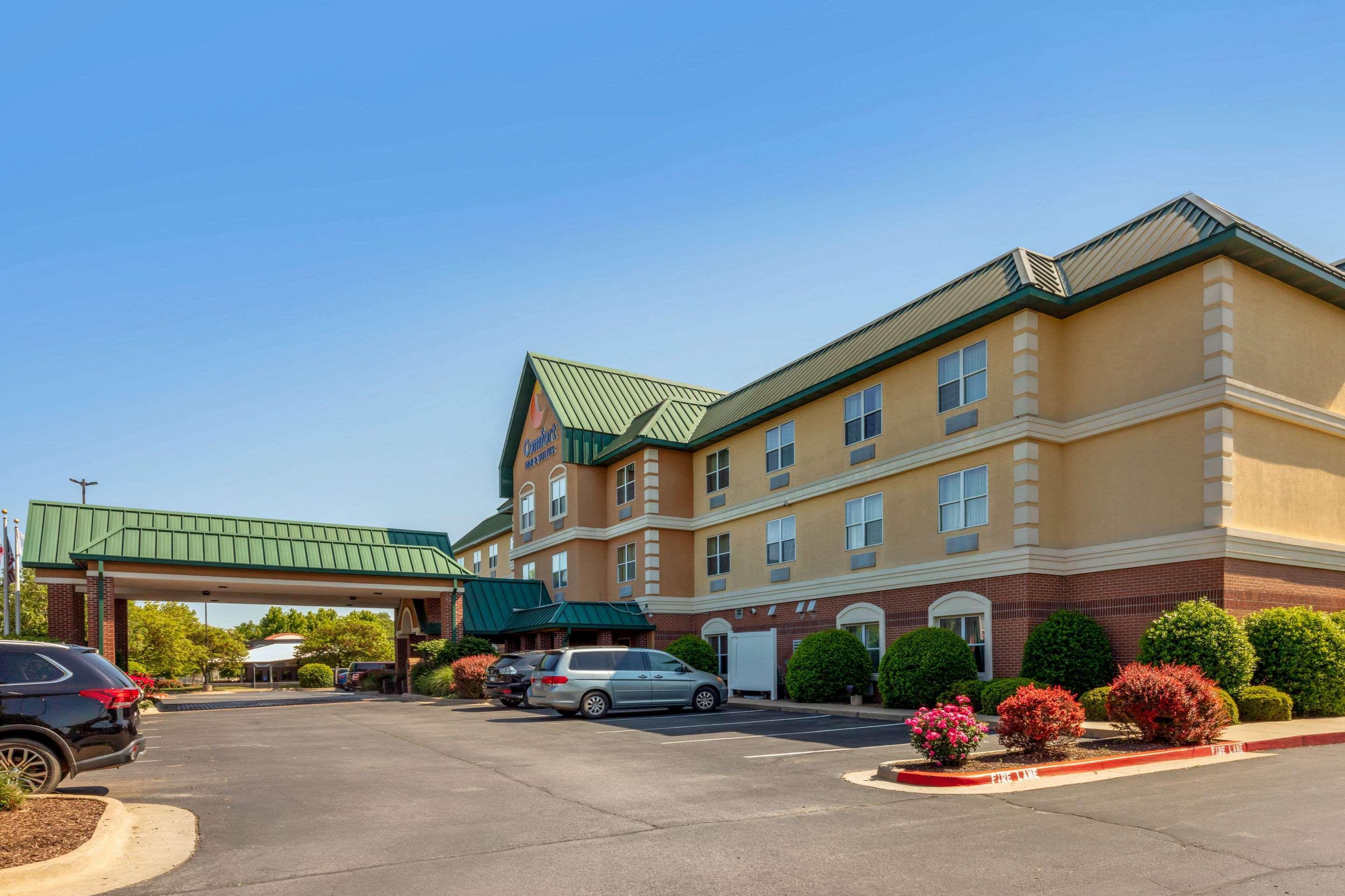Comfort Inn & Suites Fayetteville-University Area Экстерьер фото