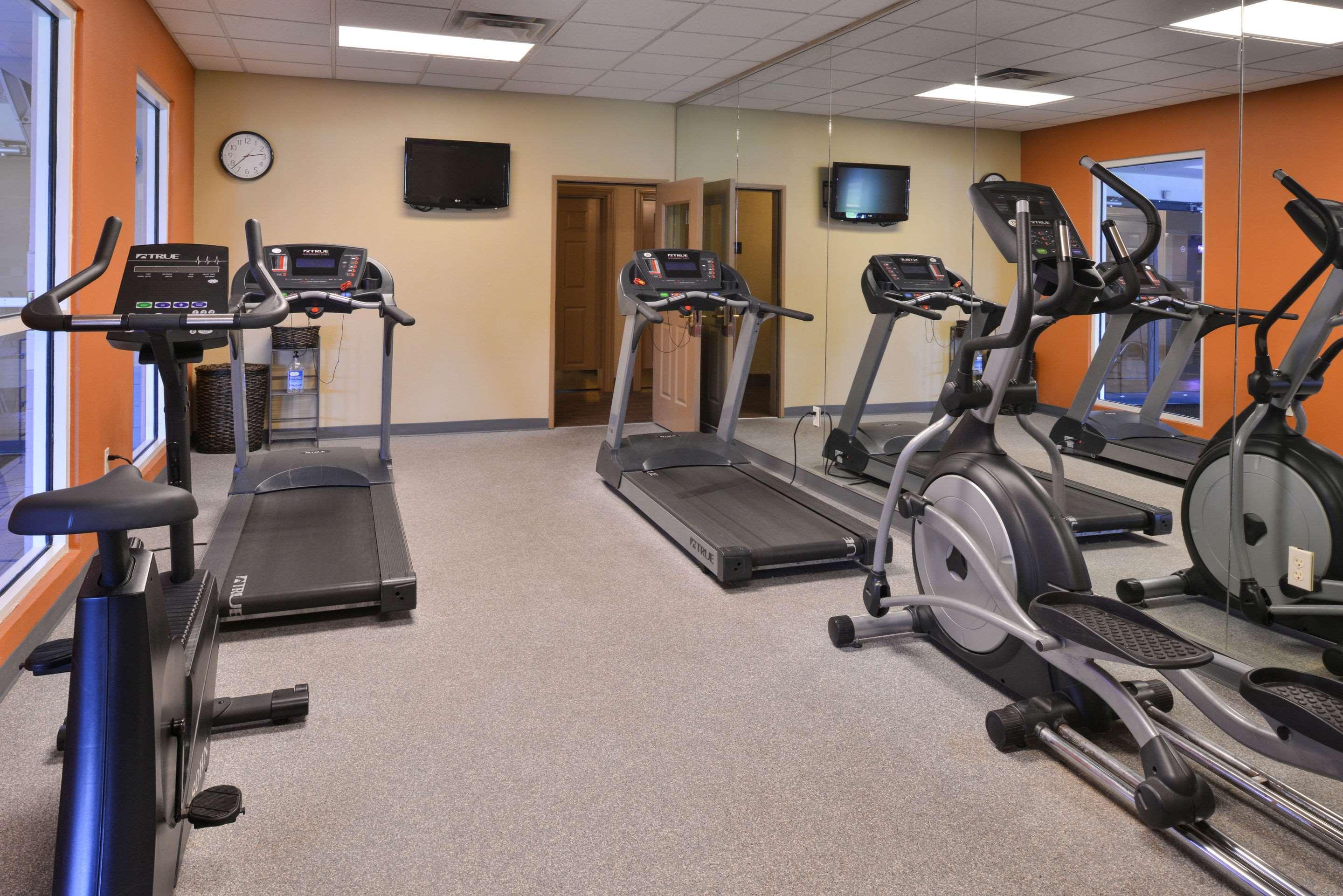 Comfort Inn & Suites Fayetteville-University Area Экстерьер фото