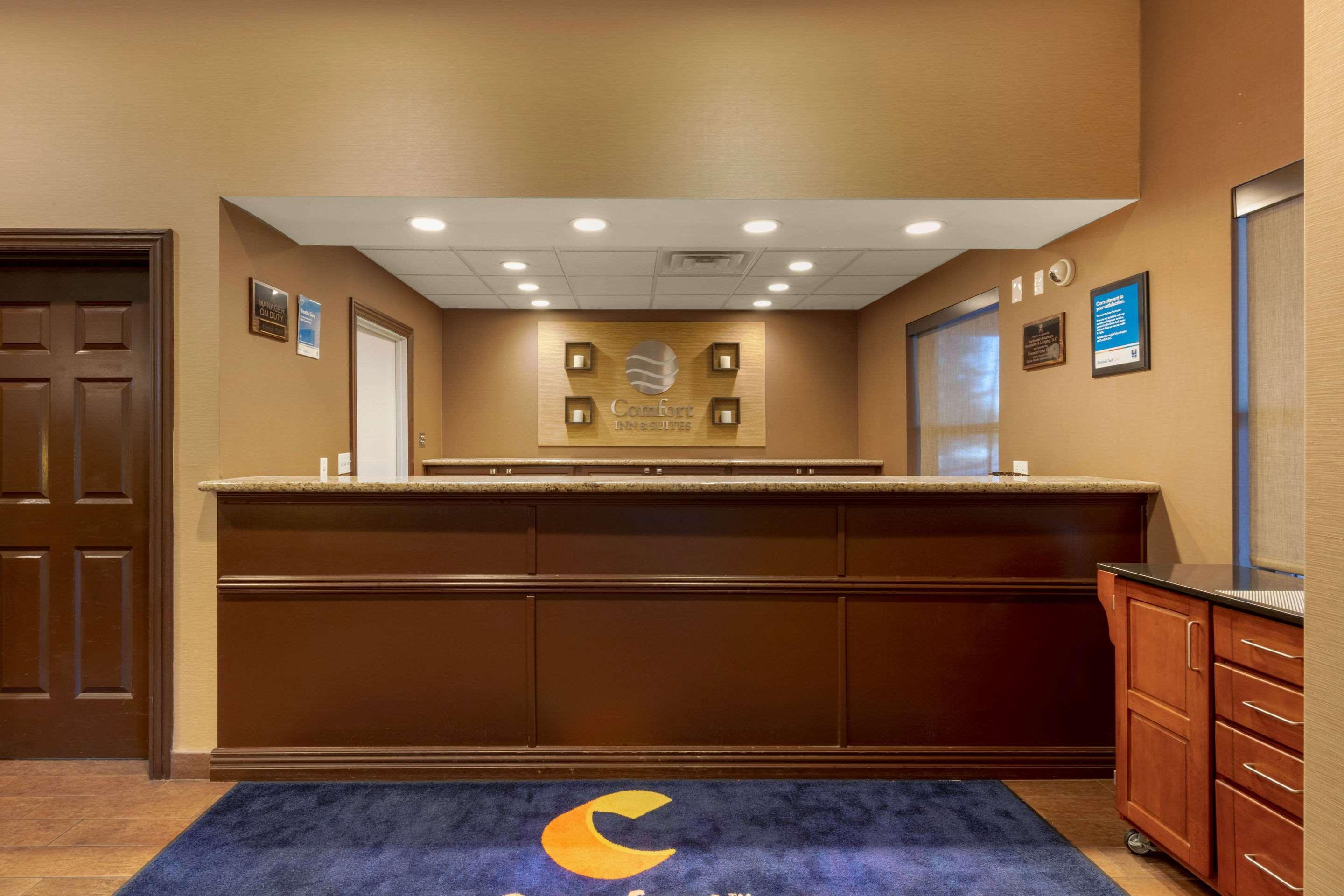 Comfort Inn & Suites Fayetteville-University Area Экстерьер фото