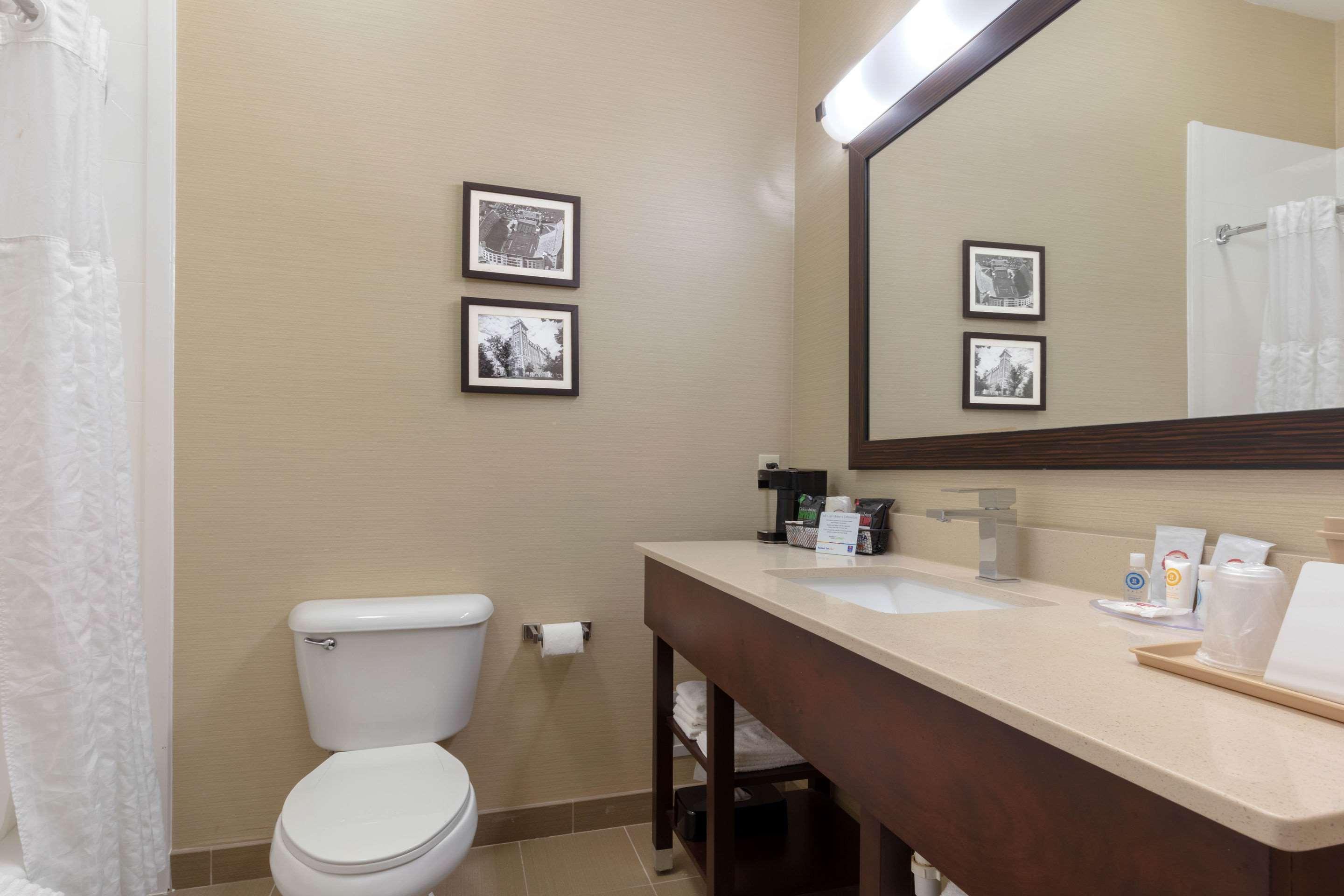 Comfort Inn & Suites Fayetteville-University Area Экстерьер фото