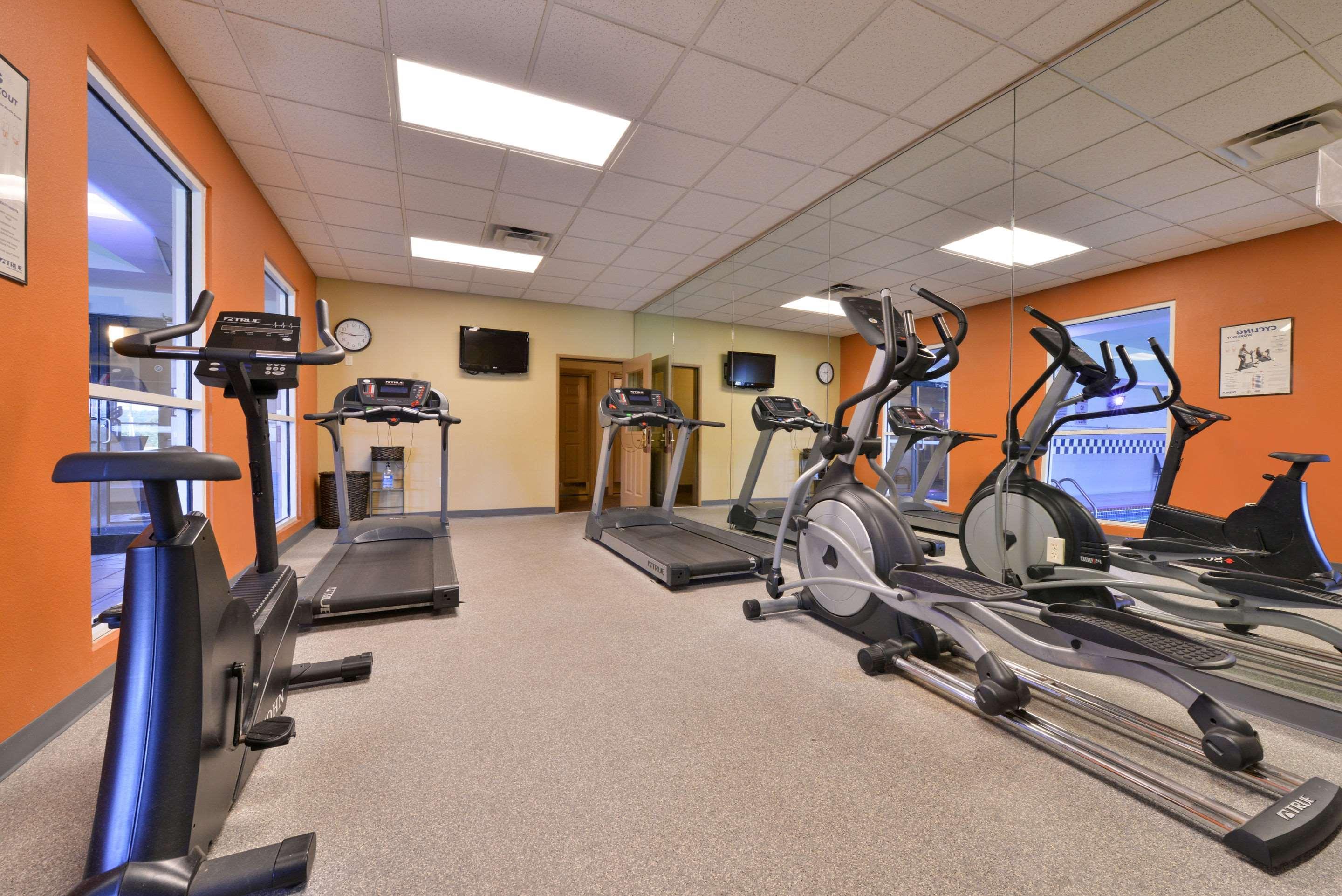Comfort Inn & Suites Fayetteville-University Area Экстерьер фото