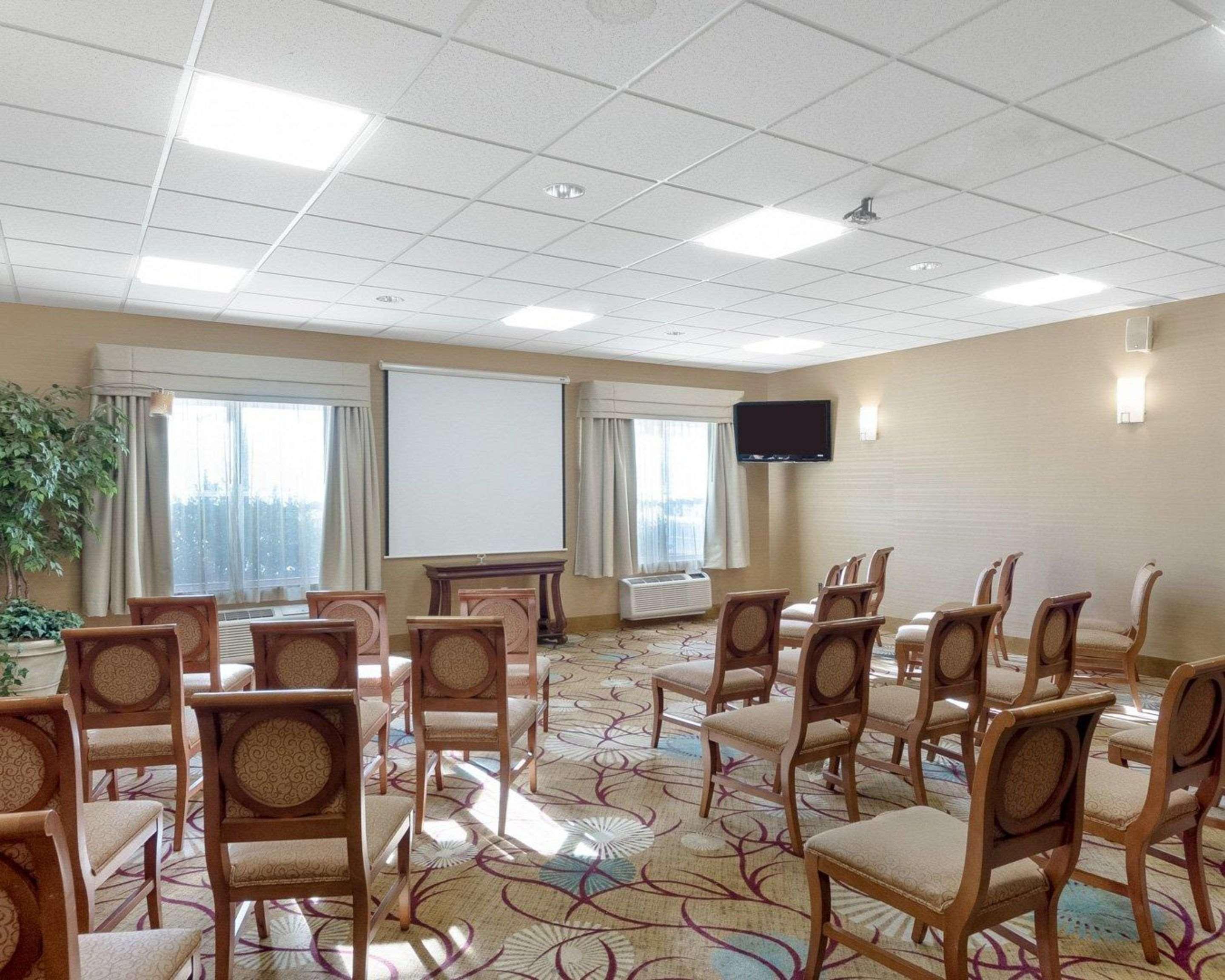 Comfort Inn & Suites Fayetteville-University Area Экстерьер фото