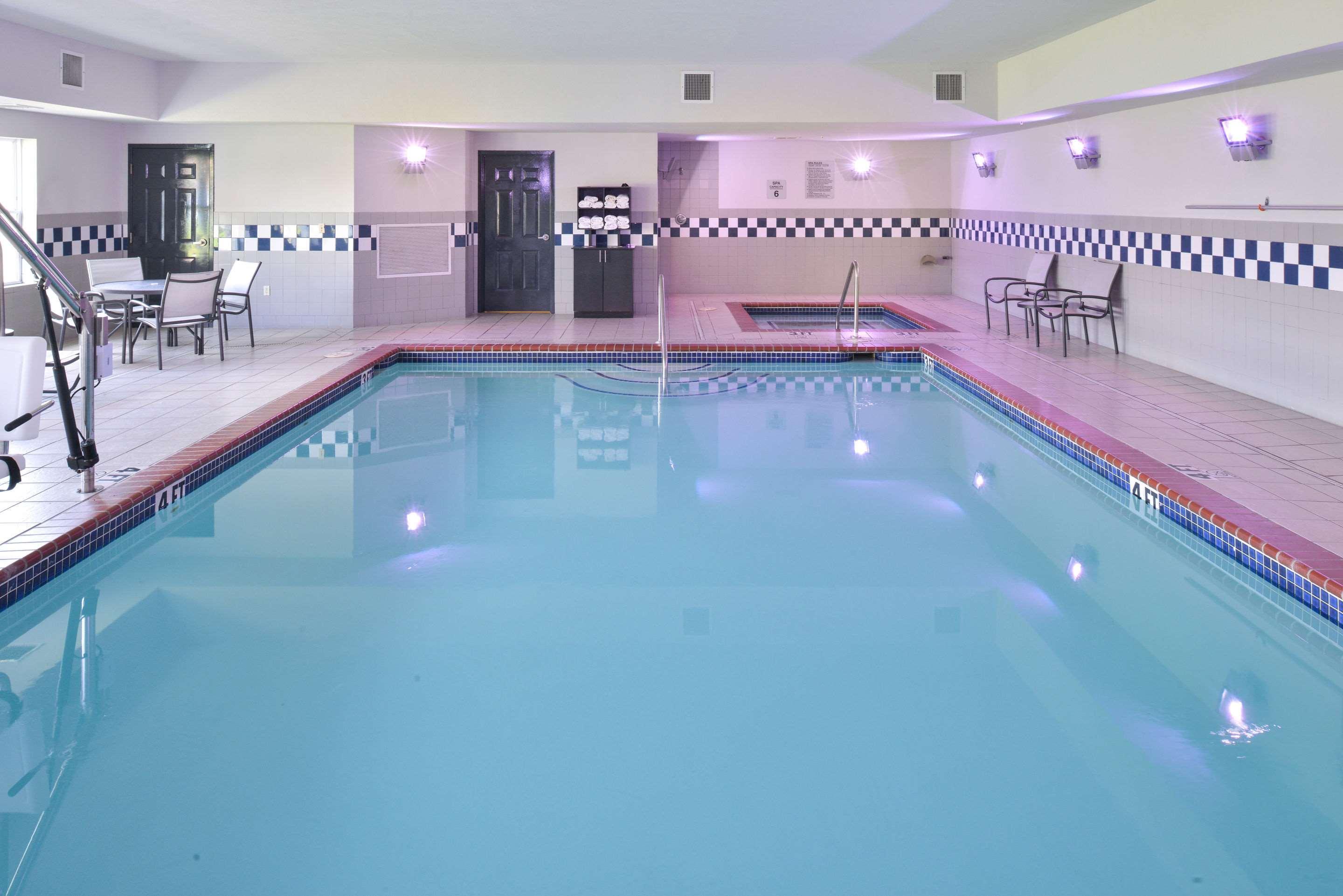 Comfort Inn & Suites Fayetteville-University Area Экстерьер фото