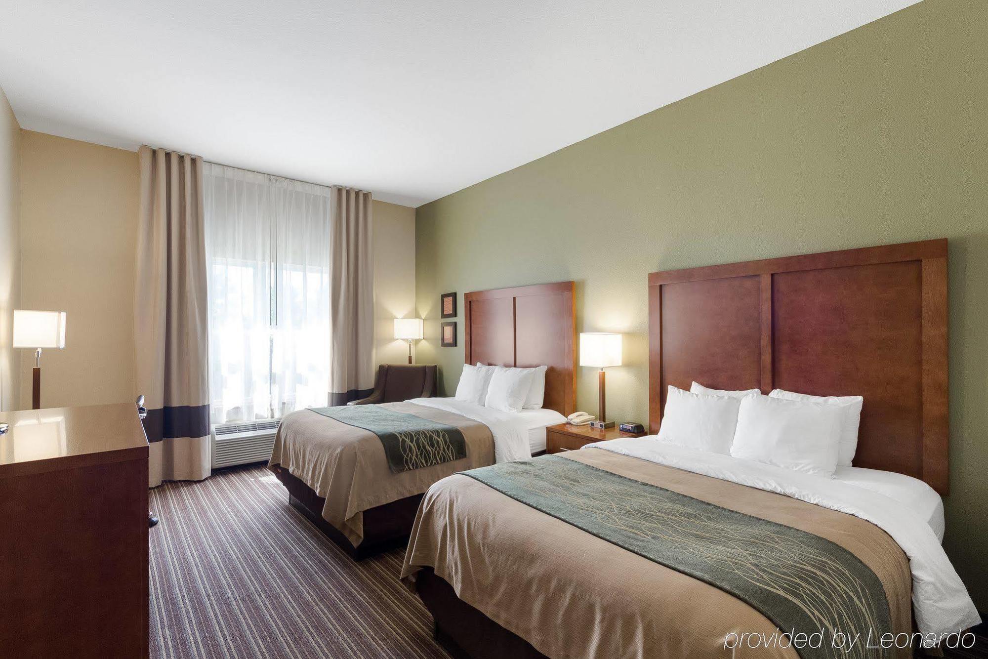 Comfort Inn & Suites Fayetteville-University Area Экстерьер фото