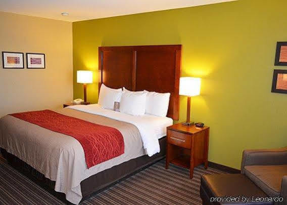 Comfort Inn & Suites Fayetteville-University Area Экстерьер фото