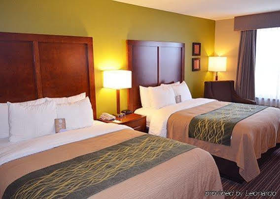 Comfort Inn & Suites Fayetteville-University Area Экстерьер фото